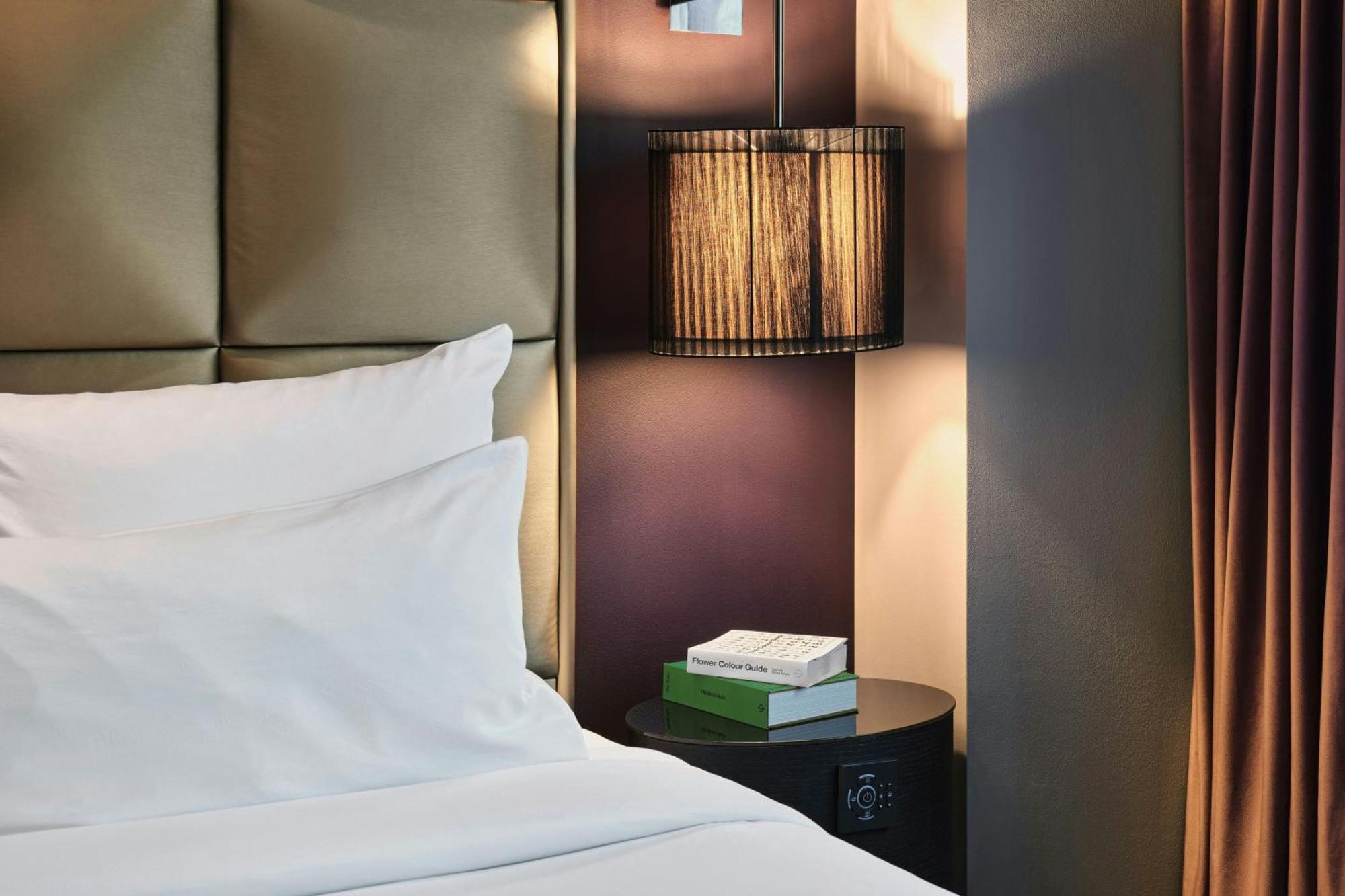 Petite Queen Room