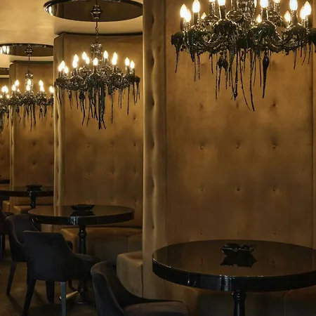 Roomers Frankfurt Central, Autograph Collection-2